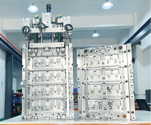 Moulage par injection de bouchons rabattables à fermeture dans le moule (IMC) pour l'emballage